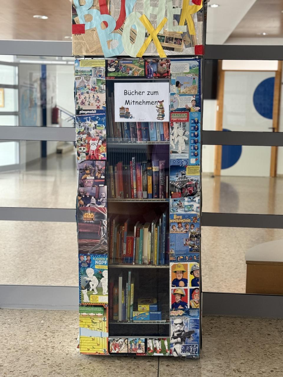 Bücherschrank - fancy beklebter alter Kühlschrank